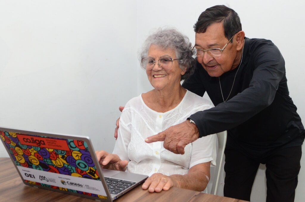 Curso gratuito de inclusão digital para idosos oferece 360 vagas